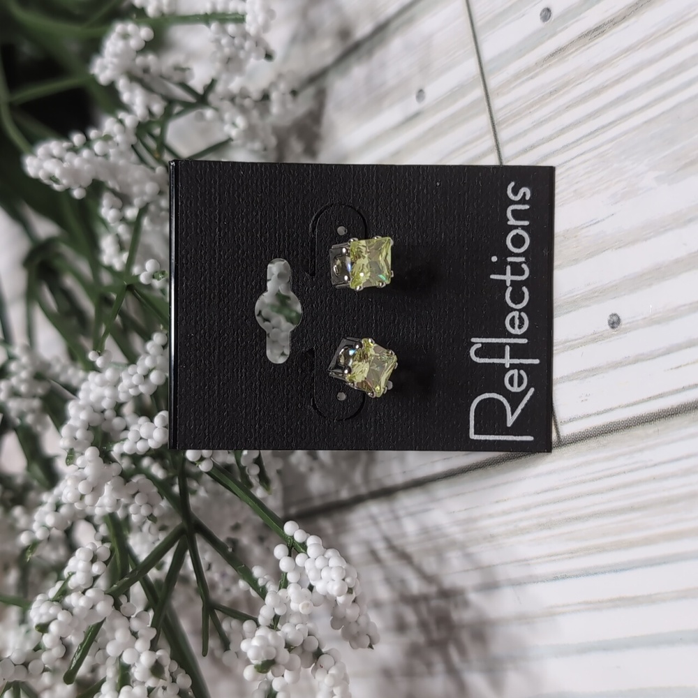 Swarovski Crystal Green Peridot Princess Cut Stud Earrings - Hypoallergenic NEW!